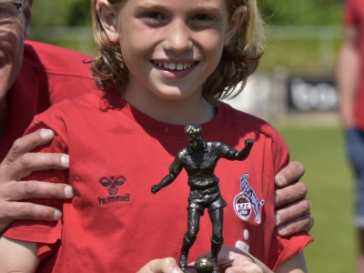 Luka Cannizarro (Fc Koln) beste speler en Willem den Heten (AZ) beste keeper van het toernooi.